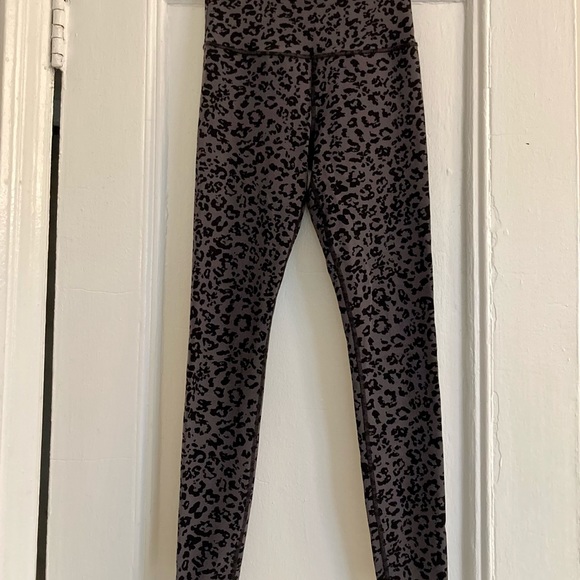 Athleta Elation Ultra High Rise Tight Gray/Black Leopard XS 27" inseam - Picture 3 of 10